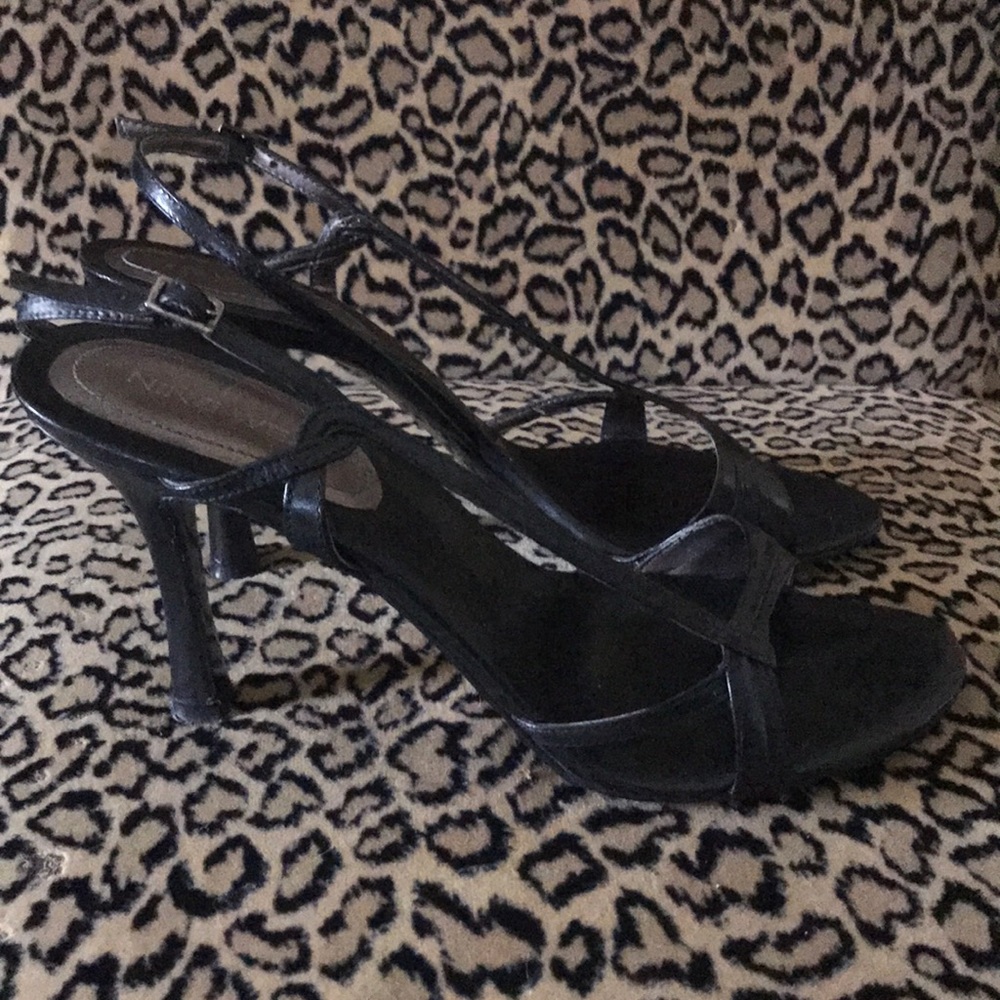 Nine West black strappy sandals